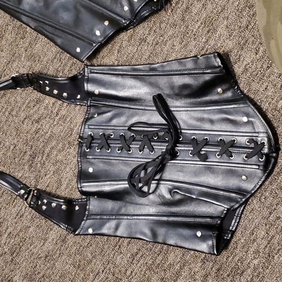 Vegan leather halter corset - Picture 3 of 3